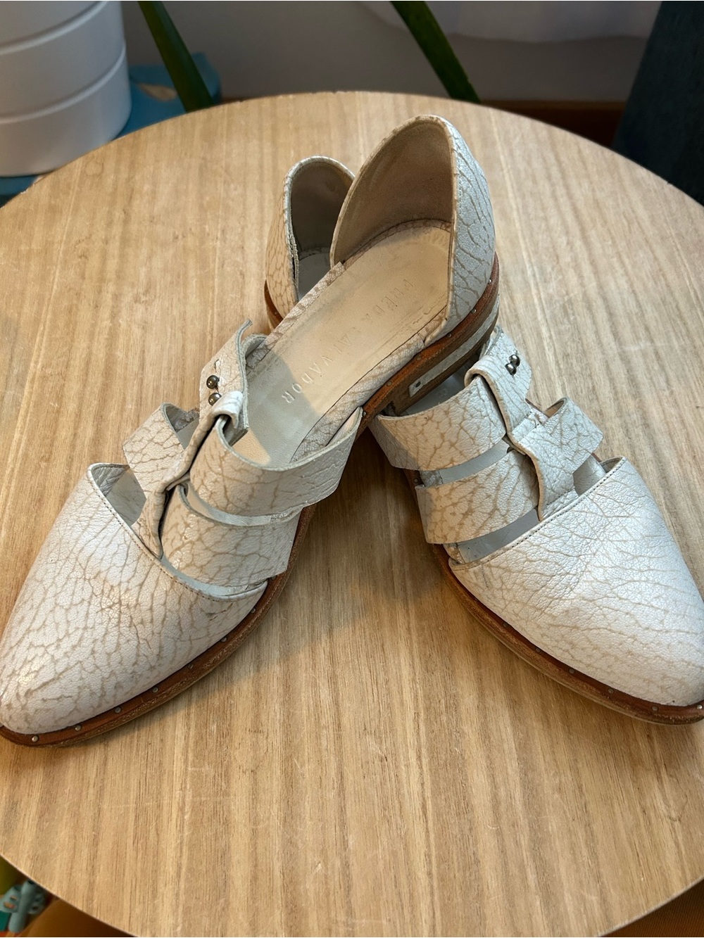 Freda Salvador Cream Textured Pointed-Strap Flats - Picture 2 of 7